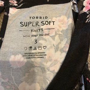 torrid Tops - Beautiful Torrid Blouse Size 3 torrid Tops - Beautiful Torrid Blouse Size 3